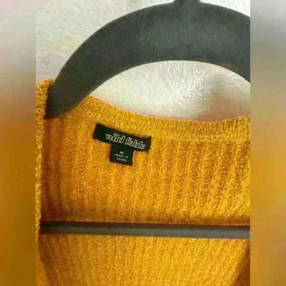 Medium Mustard Sweater. - Picture 1 of 4